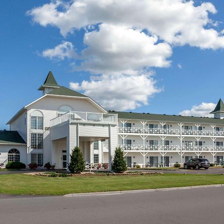 Clarion Hotel&Suites Lake Delton Exterior foto