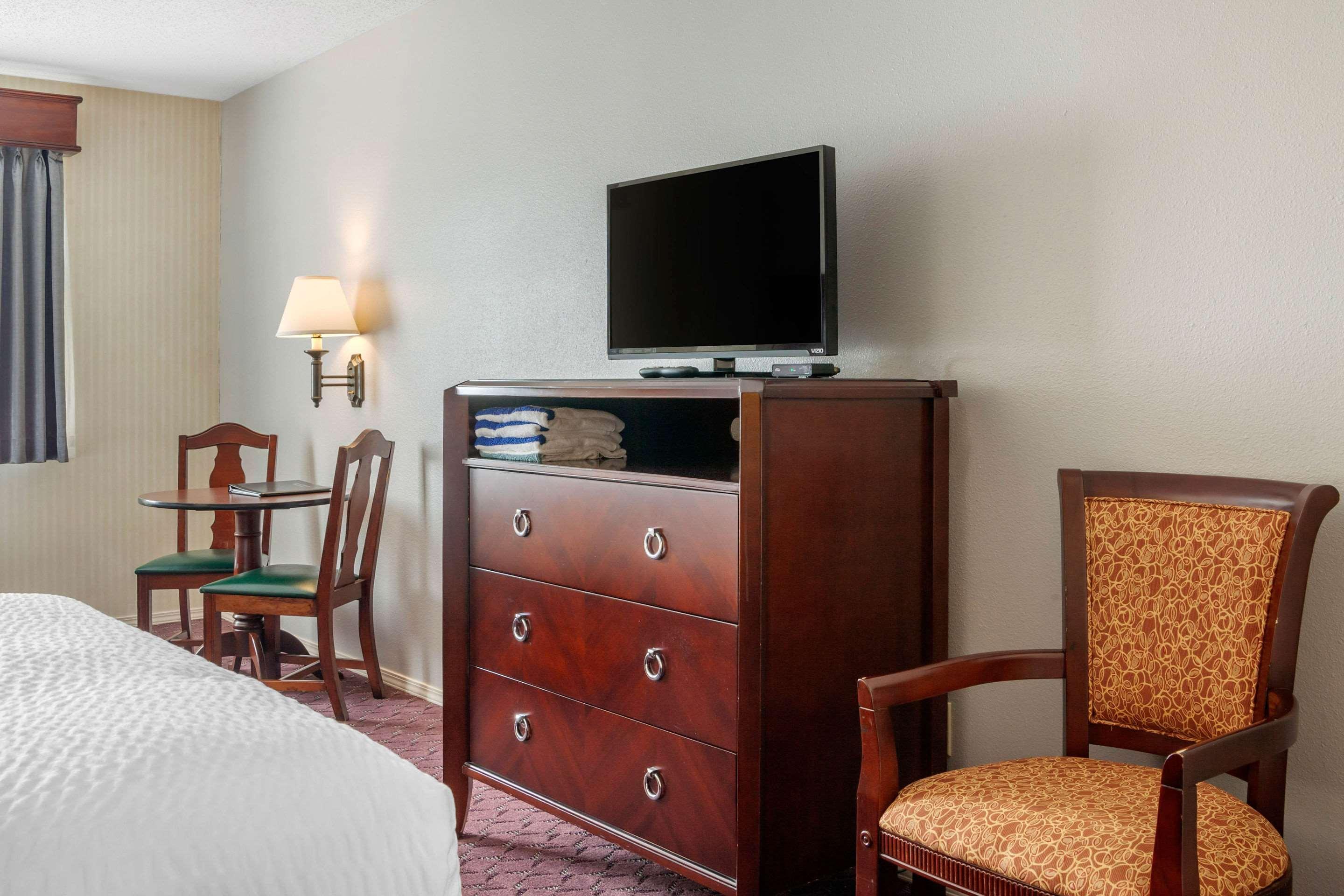 Clarion Hotel&Suites Lake Delton Exterior foto