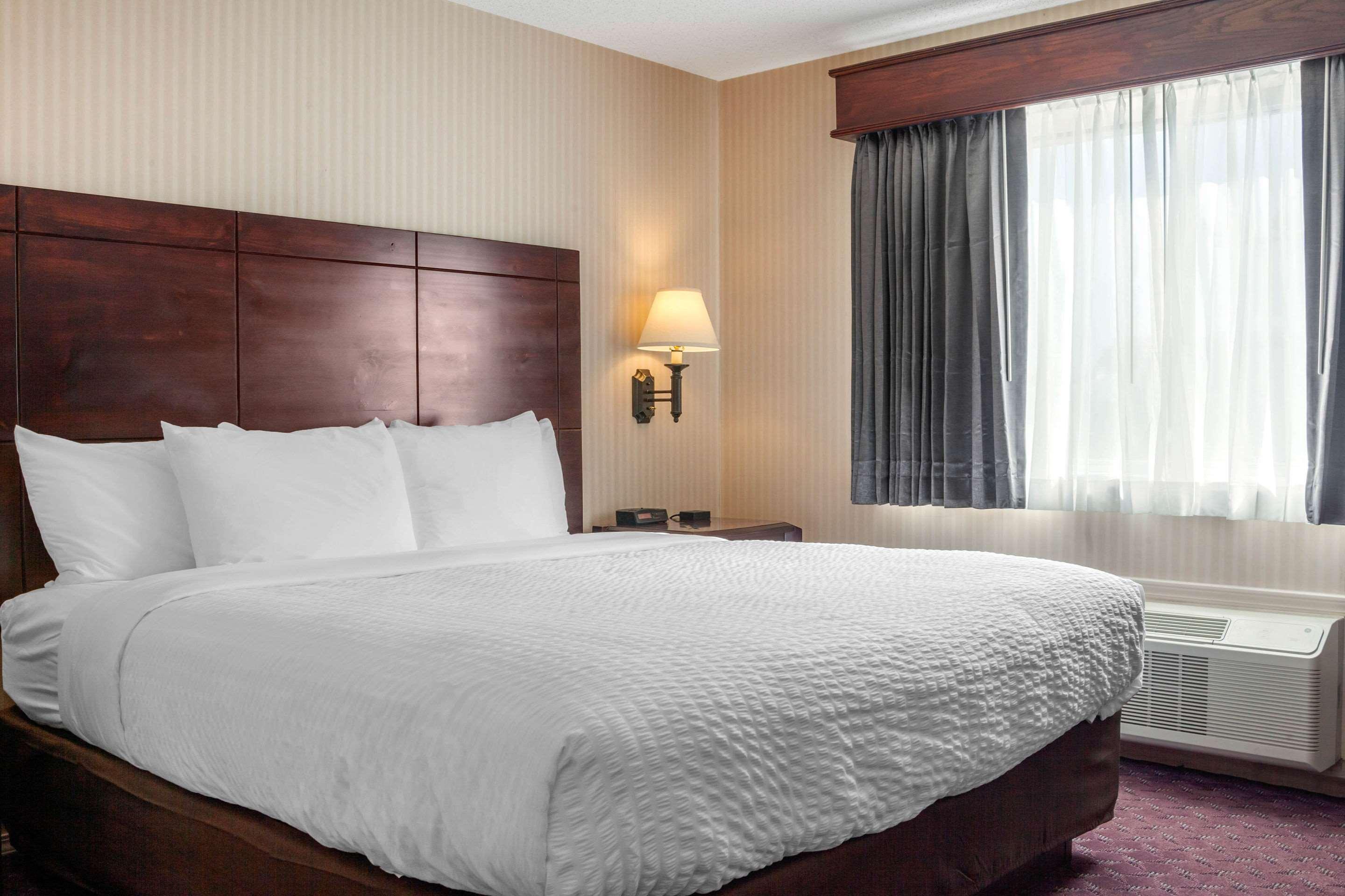 Clarion Hotel&Suites Lake Delton Exterior foto