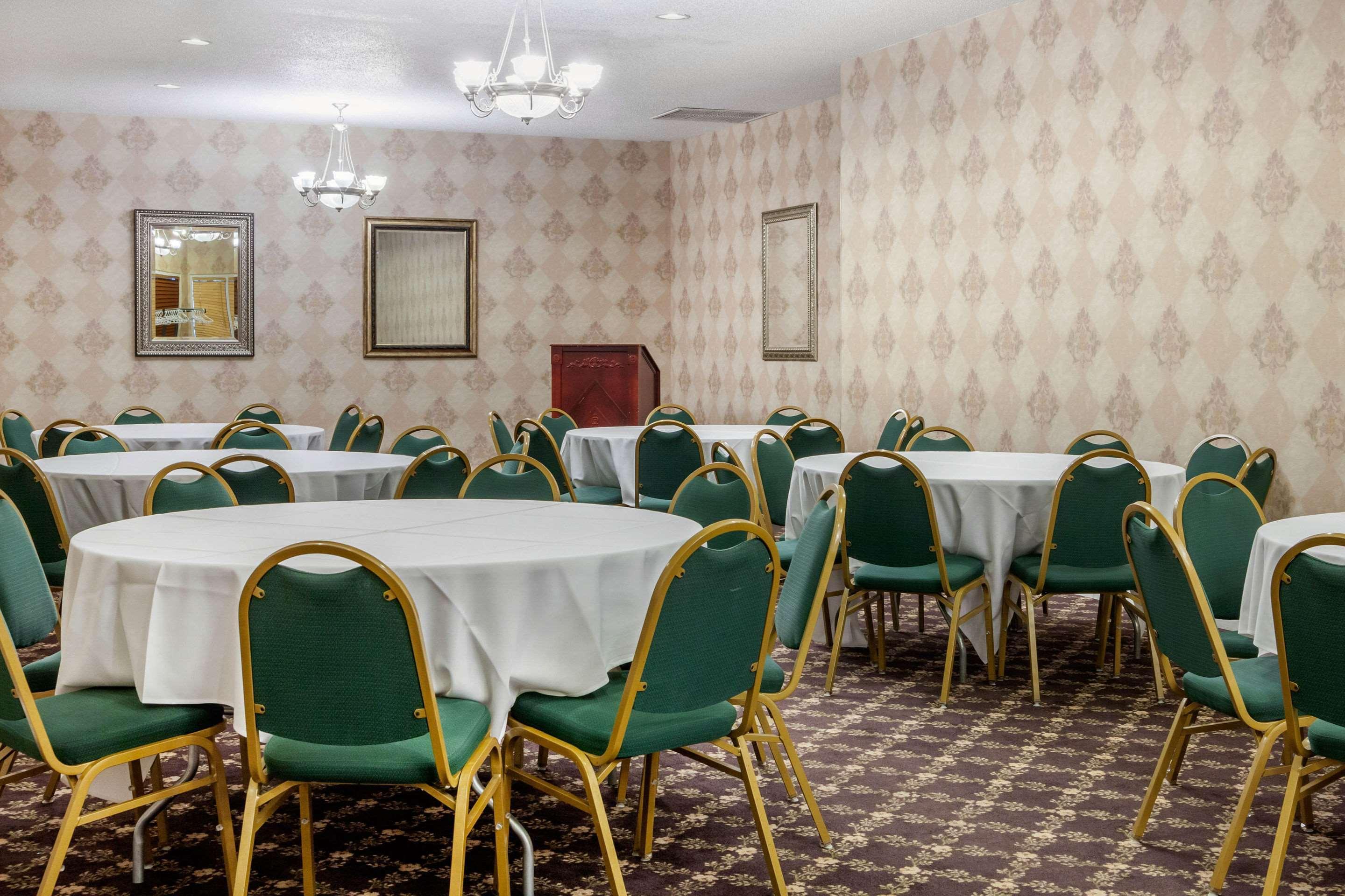 Clarion Hotel&Suites Lake Delton Exterior foto