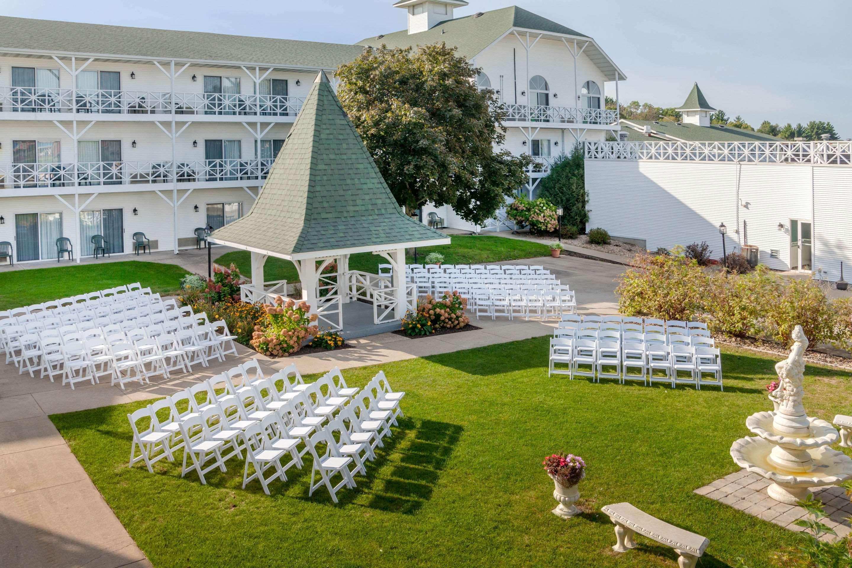 Clarion Hotel&Suites Lake Delton Exterior foto