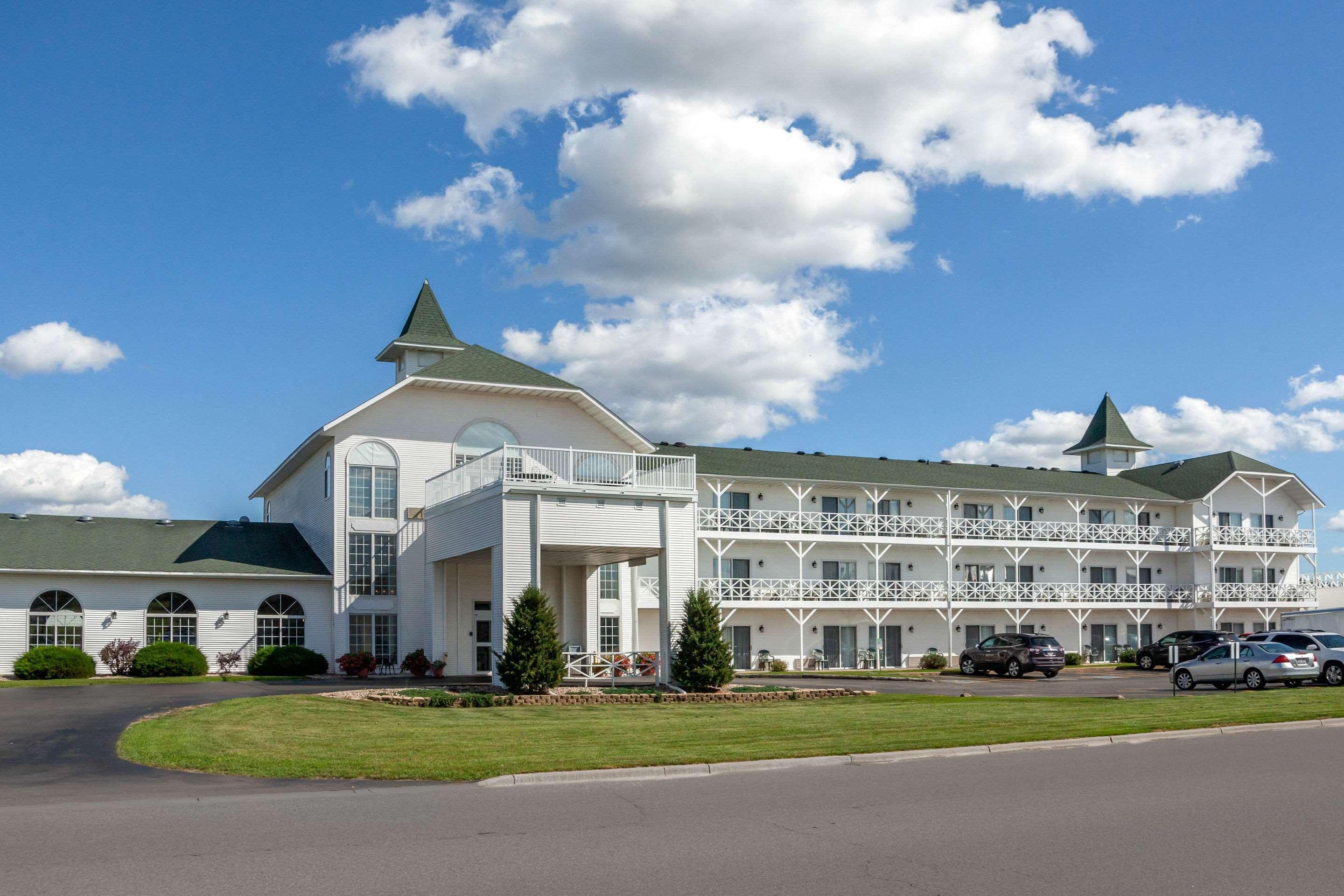 Clarion Hotel&Suites Lake Delton Exterior foto