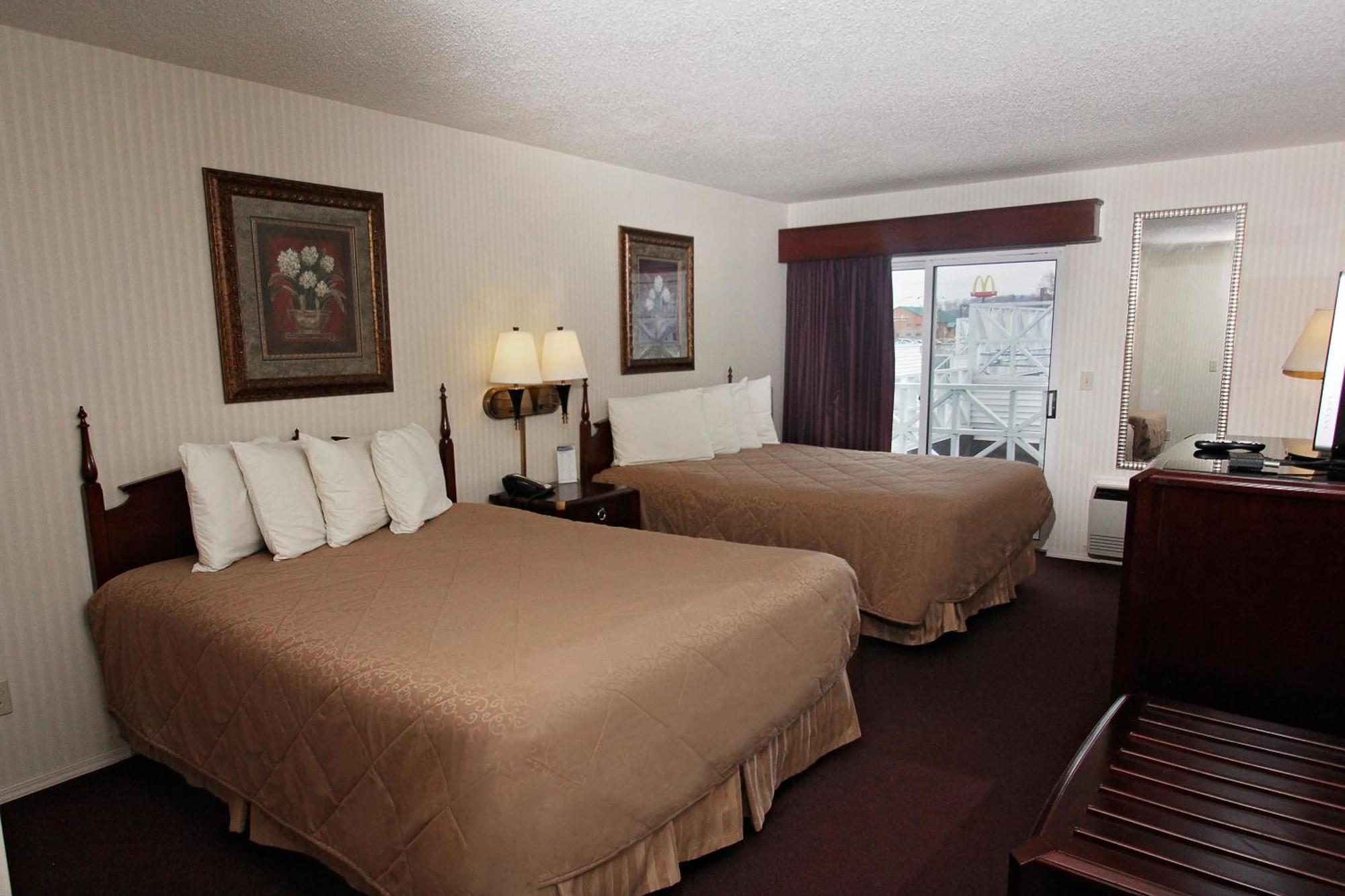 Clarion Hotel&Suites Lake Delton Exterior foto