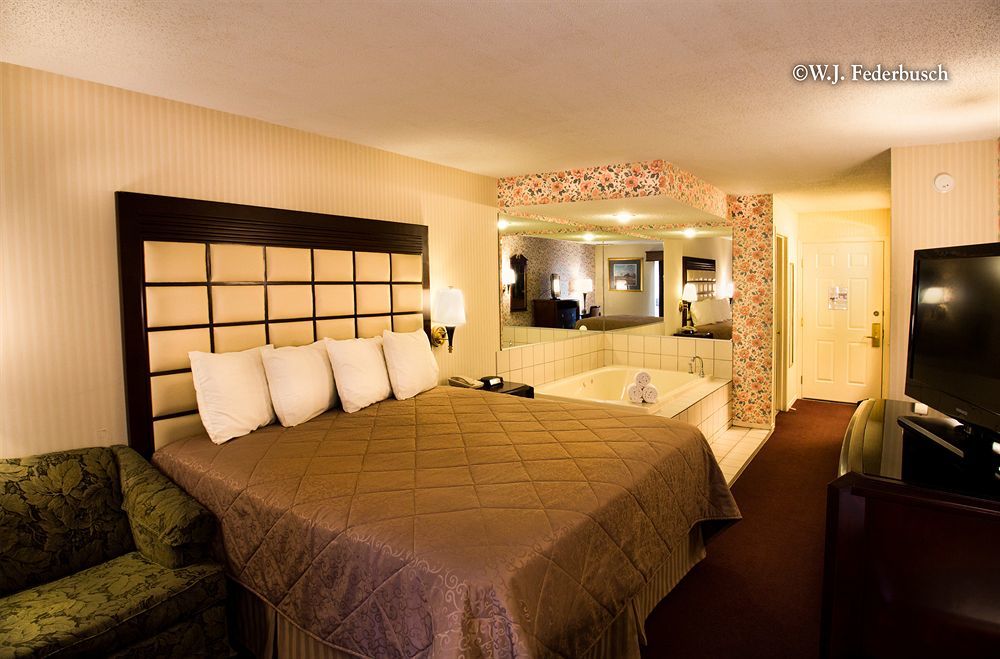 Clarion Hotel&Suites Lake Delton Exterior foto